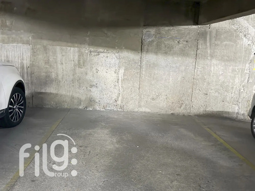 Venta Estacionamiento Con Excelente Ubicación, Providencia