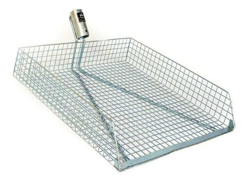 Imagem 1 de 5 de Pá-peneira Limpa Baias Cavalo Tela Aço Galvanizado 1,5 X 1,5
