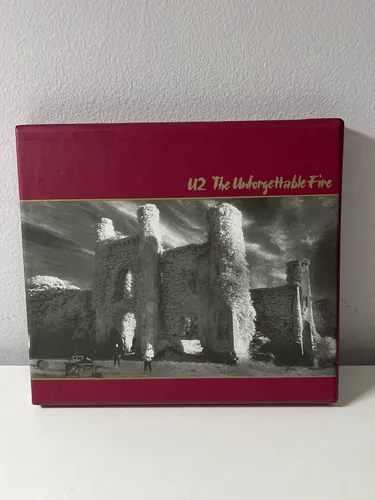 ネットオフ 送料得店  Box Deluxe Brinde + Fire Unforgettable The - U2 Duplo Cd Music