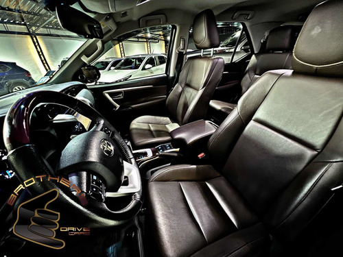 Imagen 14 de 15 de Toyota Sw4 2018 2.8 Srx 177cv 4x4 7as At