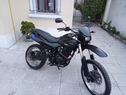 Yumbo Shark 200