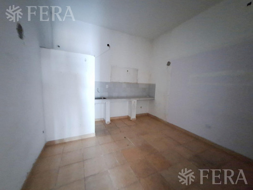 Venta De Casa Para Dos Familias Con Cochera Y Local Comercial En Wilde
