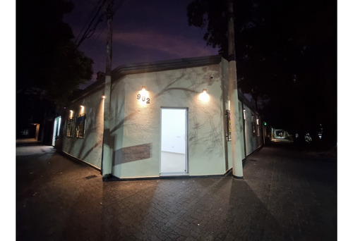 La Bella Esquina Multifacética, Casa Con Local Sobre Avenida!