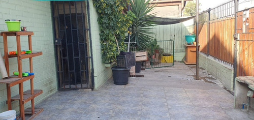 Casa En Venta En Los Ministros, Barrio Las Rosas. Maipú