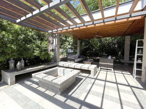Se Vende Sitio De 2.964m Con Casa Completamente Remodelada.