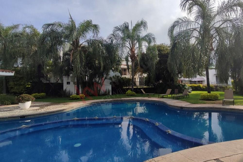 Se Vende Lote De Terreno Dentro Del Fraccionamiento Burgos Corinto En Temixco.-