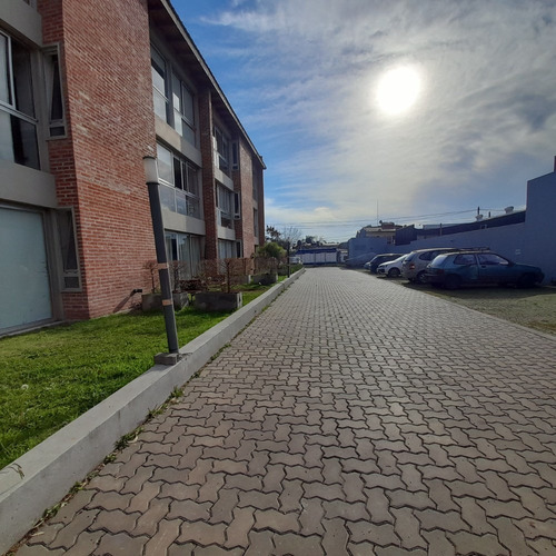 Imagen 13 de 13 de Venta .departamento Apto Profesional 2 Ambientes C/ Patio - Ituzaingó Norte . Acceso Oeste Muy Proximo