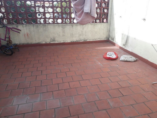 Imagen 3 de 9 de Departamento En Venta En Lanús