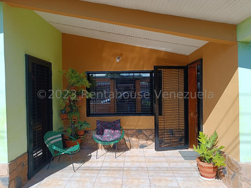24-13391 Hermosa Casa En Venta, Urb. Los Samanes, Maracay Mord