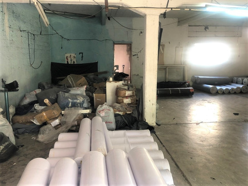 Imagen 4 de 14 de Gran Deposito - Barrio Don Bosco // Virrey Cisneros 467