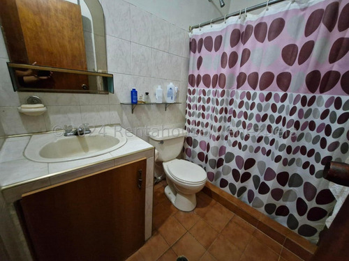 Casa En Venta Barrio Sucre Con Amplio Terreno Rah 25-2823 Meglisf
