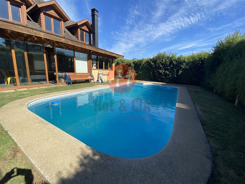 Casa En Venta De 5 Dorm. En Temuco