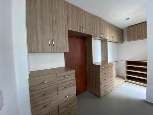 Casa De 3 Recámaras 3 Baños Completos Y Un Medio Baño