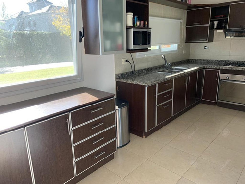 Imagen 5 de 15 de Casa En Venta En Una Planta, De Cuatro Ambientes Con Piscina En Fincas De Iraola Ii