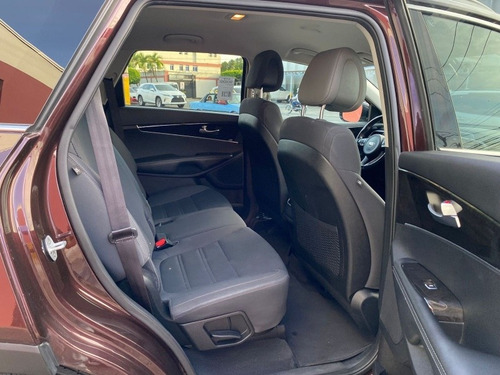 Imagen 5 de 13 de Kia Sorento 2016 4x4 3 Filas Americana