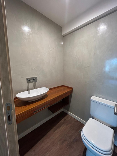 Lencke Vende - Edificio Los Fresnos, Amplio 2 Ambientes C/balcon Terraza Y Parrilla