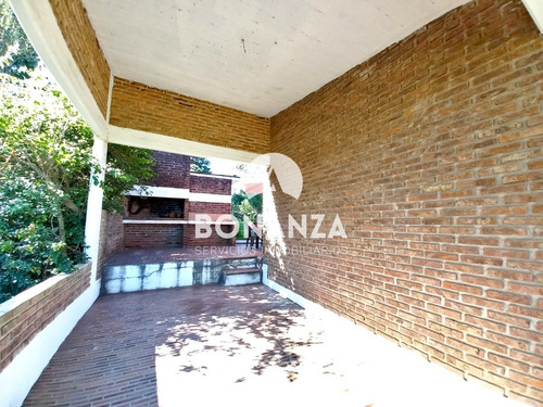 Imagen 2 de 24 de San Francisco, Piriápolis. Casa En Venta, Muy Buena Construcción Tradicional. Tres Cuadras De La Playa.