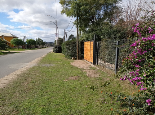 Al Sur A Metros Arroyo Solis Y Playa Alquilo Findes Para 9 Personas Sobre Calle Principal Wifi Directv Mesa Ping Pong Profesional Y Mas!! Veni A Disfrutar La Paz Y Tranquilidad En Un Hermoso Entorno