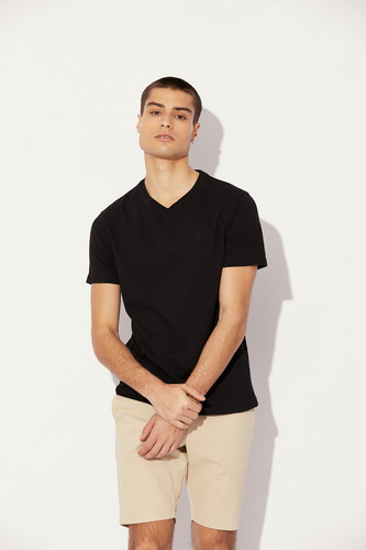 Imagen 4 de 4 de Remera Penguin V Neck Tee Casual Manga Corta Para Hombre