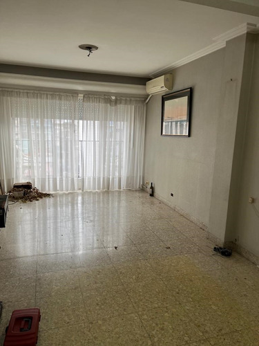 Departamento En Venta Ubicado En Balvanera, Capital Federal, Buenos Aires