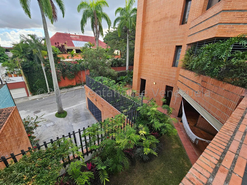 Ms: 25-1195 Se Vende Amplio Y Hermoso Apartamento En Planta Baja, En El Country Club. A=380m2, 3h, 5b, 3p.