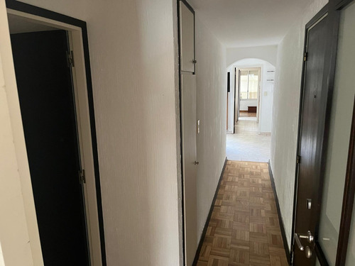 Dueño Alquila: ¡apartamento Con Patio Ideal Para Familias En Pocitos Con Vista A La Rambla! Con 2 Garages