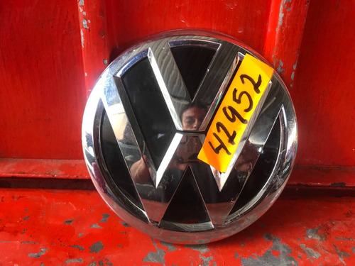 Emblema Parrilla Delantero Vw Jetta 42952