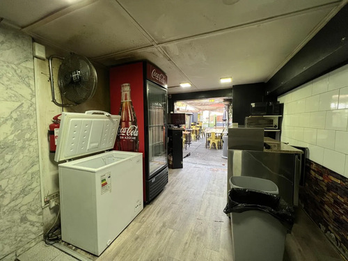 Excelente Local Comercial  De 27 M2 Con Espacio Para Terraza