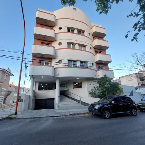 Imagen 1 de 12 de Oportunidad Departamento 1 Dorm Con Coch. Centro Carlos Paz