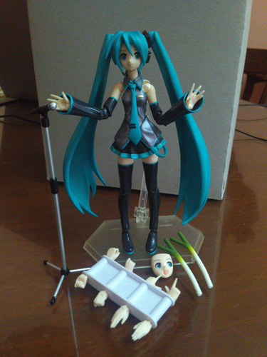 Vocaloid Hatsune Miku Figma 014 Action Figure (Usado)