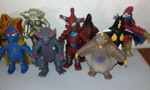 Vendo Paquete De Figuras Sofuvi Ultraman Y Kaijus Preg. Disp (Usado)