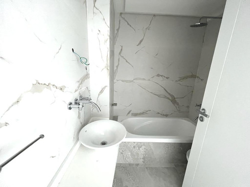 Torre Brukman, Depto De 2 Amb 52 M2 Totales C/ Balcón. Full Amenities!!