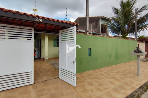 Imagem 1 de 10 de Casa Na Praia, Rua Asfaltada 400 Mts Do Mar, 02 Vagas.