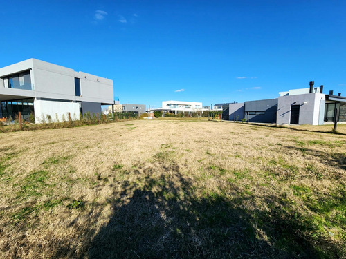 Terreno/lote Barrio Acacias, El Cazador, Puertos Del Lago, Escobar. Orientacion Noroeste.
