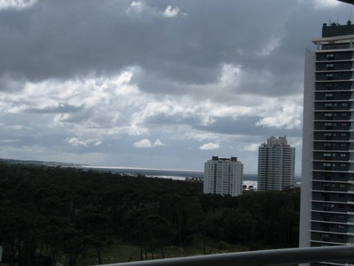 Venta De Apartamento 2 Dormitorio Y Medio En Brava