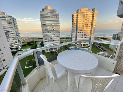 Venta De Apartamento De 1 Dormitorio En Brava En Edificio Torre Marina Punta Del Este