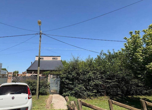 Casa En Venta - 4 Dormitorios 1 Baño - La Reja