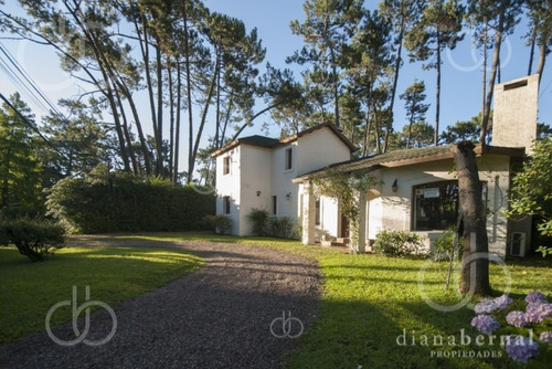 Casa En Pinares, 3 Dormitorios - Ref: 43196