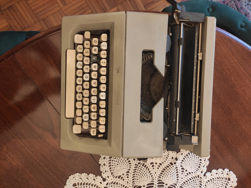 Maquina De Escribir Lettera 22 Olivetti (Usado)
