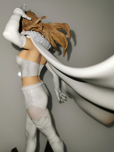 Emma Frost (white Queen) - X-men - Iron Studios - Art Scale (Usado)