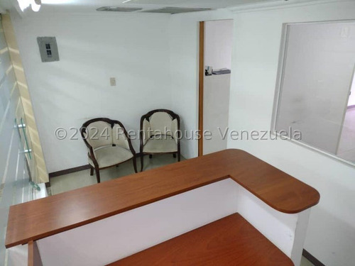 Vendo Estupenda Oficina Remodelada De 46.8 Mts2 Chacaito !!! Consta De 4 Ambientes , Recepción, 2 Oficinas Cerradas Y Otro Ambiente Para Reuniones Y Trabajo...excelente Inversión...!!