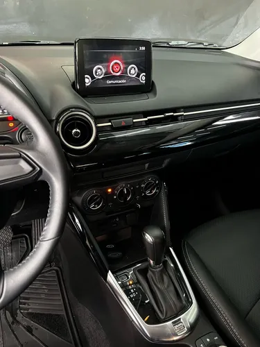 Mazda 2 1.5 Touring Sedan 2025