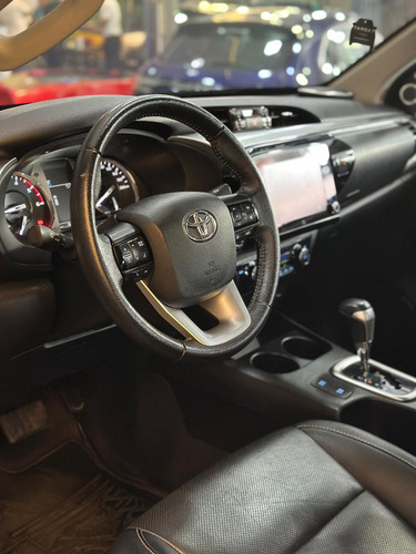 Toyota Hilux 2.8 D-4D TURBO DIESEL CD SRX 4X4 AUTOMÁTICO