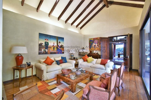 Casa En Venta De 5 Dorm. En Lo Barnechea
