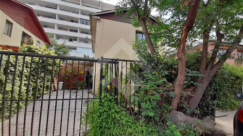 Casa En Venta De 3 Dorm. En Las Condes