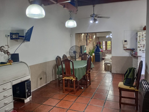 Confortable Casa En Excelente Ubicación