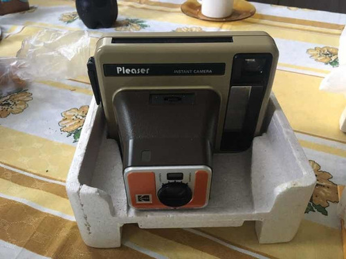 Máquina Fotográfica Antiga Kodak Pleaser Nova. Polaroid