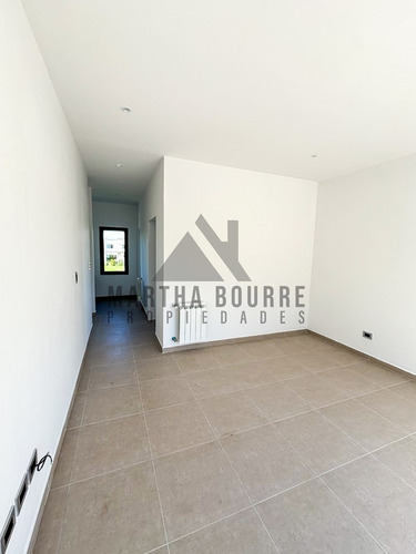 Casa En Venta En Santo Tomas, Pilar, G.b.a. Zona Norte
