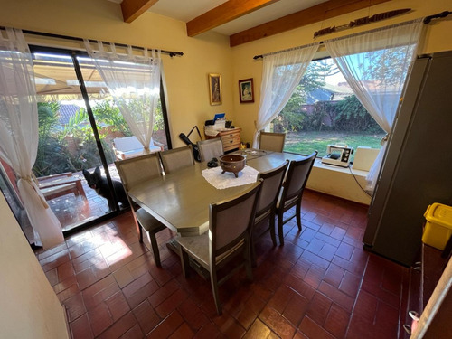 Preciosa Casa De Un Piso En San Joaquín
