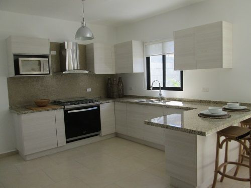 Juriquilla San Isidro, 3 Recamaras, Sala Tv, Pasillo De Servicio, Jardín Trasero